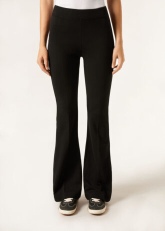 Ausgestellte Hose