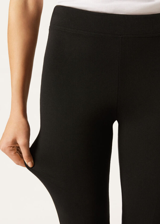 Ausgestellte Hose