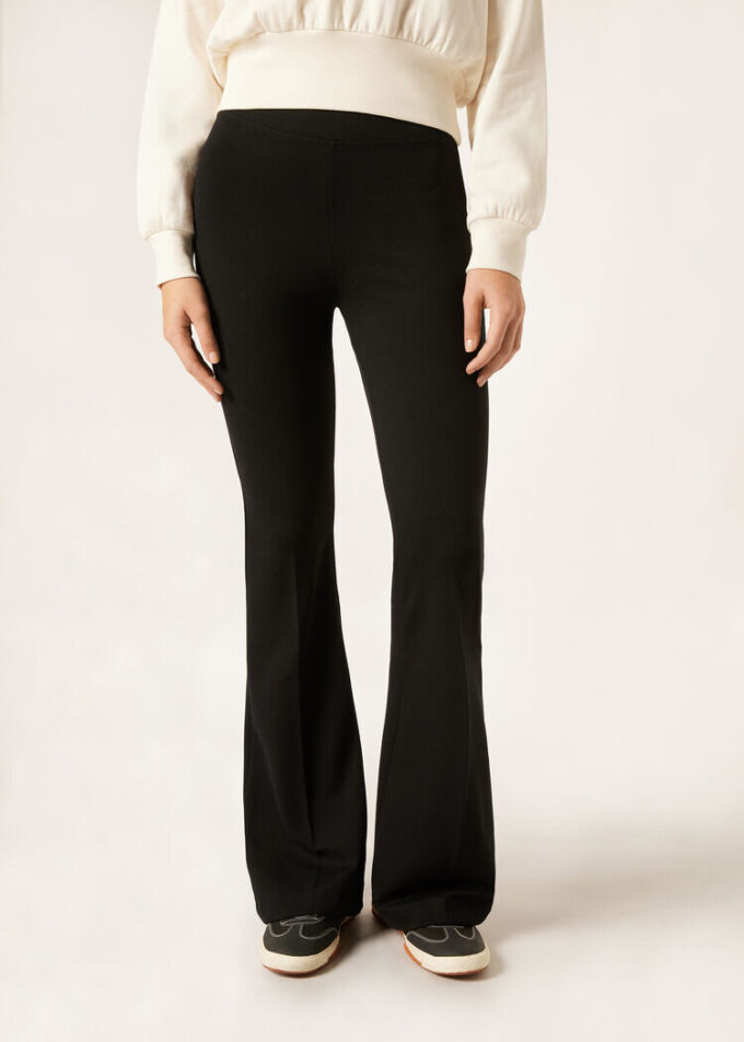 Ausgestellte Hose
