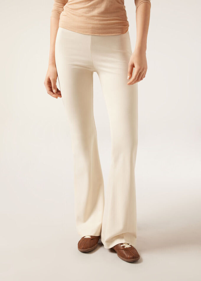 Ausgestellte Hose