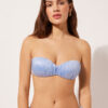 Bandeau-Bikini-Oberteil mit abgestufter Polsterung aus glänzendem Satin