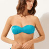 Bandeau-Bikini-Oberteil mit abgestufter Polsterung aus glänzendem Satin