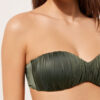 Bandeau-Bikini-Oberteil mit abgestufter Polsterung aus glänzendem Satin