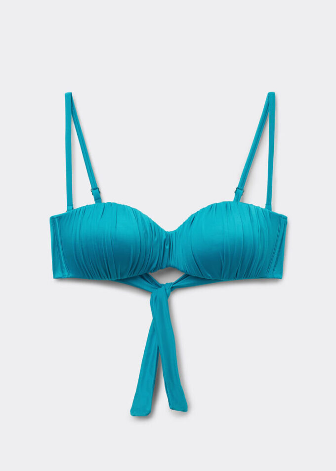 Bandeau-Bikini-Oberteil mit abgestufter Polsterung aus glänzendem Satin