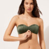 Bandeau-Bikini-Oberteil mit abgestufter Polsterung aus glänzendem Satin