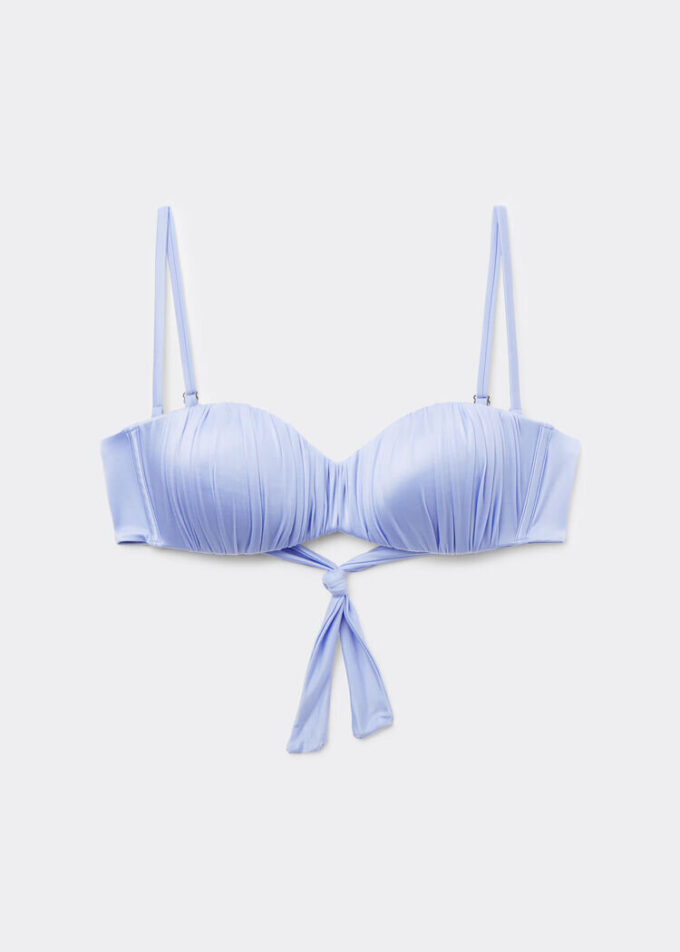 Bandeau-Bikini-Oberteil mit abgestufter Polsterung aus glänzendem Satin