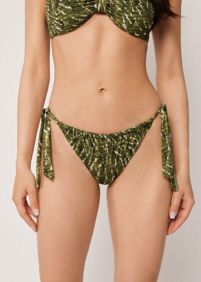 Bikini-Höschen mit Bindebändern in natürlichem Tie-Dye-Look Bikini-Höschen mit Bindebändern in natürlichem Tie-Dye-Look