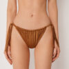 Bikinihosen mit seitlicher Schnürung aus glänzendem Satin Bikinihosen mit seitlicher Schnürung aus glänzendem Satin