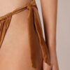 Bikinihosen mit seitlicher Schnürung aus glänzendem Satin Bikinihosen mit seitlicher Schnürung aus glänzendem Satin