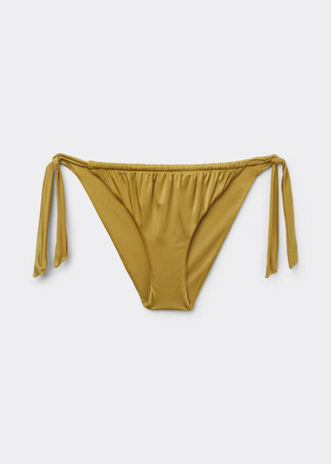 Bikinihosen mit seitlicher Schnürung aus glänzendem Satin Bikinihosen mit seitlicher Schnürung aus glänzendem Satin