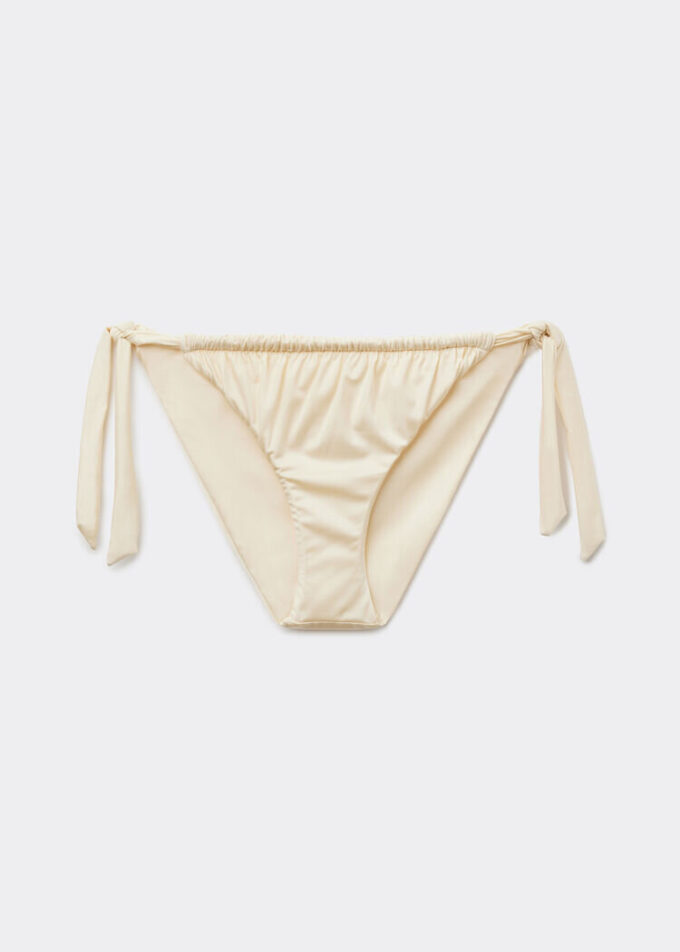 Bikinihosen mit seitlicher Schnürung aus glänzendem Satin Bikinihosen mit seitlicher Schnürung aus glänzendem Satin