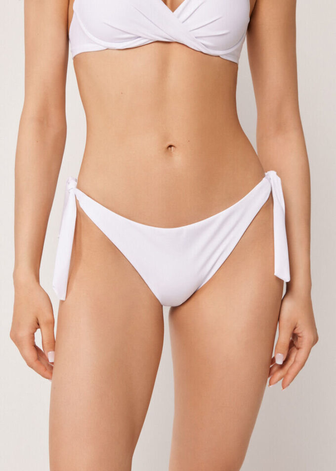 Bikinihosen mit seitlicher Schnürung, Premium-Passform