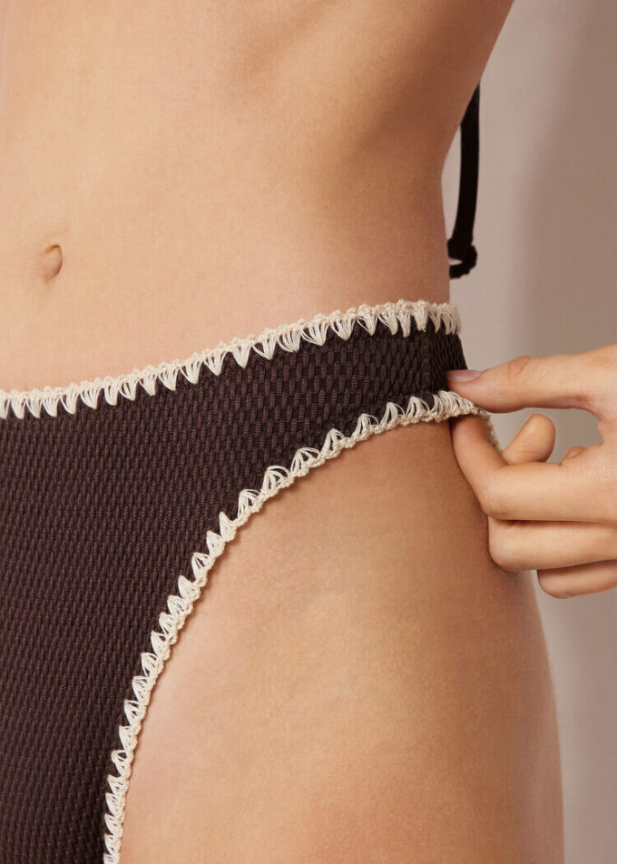 Brazilian-Bikinihosen mit hoher Taille und zweifarbiger Stickerei
