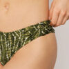 Brazilian-Bikinihosen mit natürlichem Tie-Dye-Muster