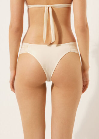 Drapierte Brazilian-Bikinihose aus glänzendem Satin