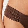 Drapierte Brazilian-Bikinihose aus glänzendem Satin