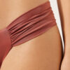 Drapierte Brazilian-Bikinihose aus glänzendem Satin
