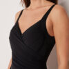 Figurformender Einteiler mit eleganter Drapierung
