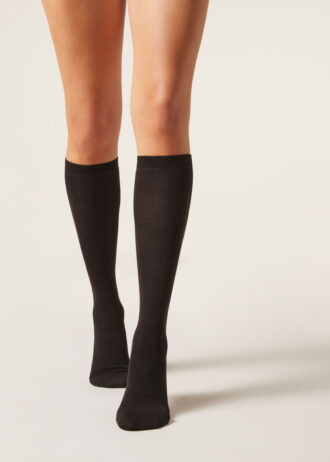 Hohe Socken aus Wolle und Baumwolle