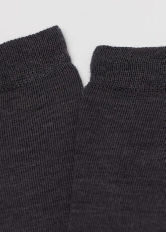 Hohe Socken aus Wolle und Baumwolle