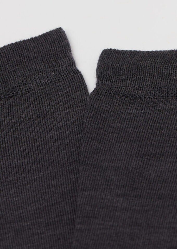Hohe Socken aus Wolle und Baumwolle