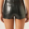 Hotpants mit Beschichtungseffekt