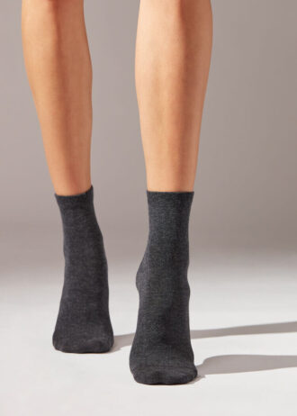 Kurze Socken mit verziertem Bündchen