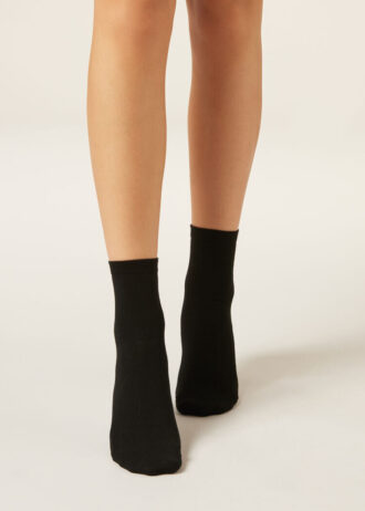 Kurze Socken mit verziertem Bündchen