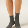 Kurze Socken mit verziertem Bündchen