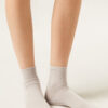 Kurze Socken mit verziertem Bündchen