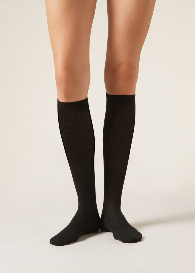 Lange gerippte Socken