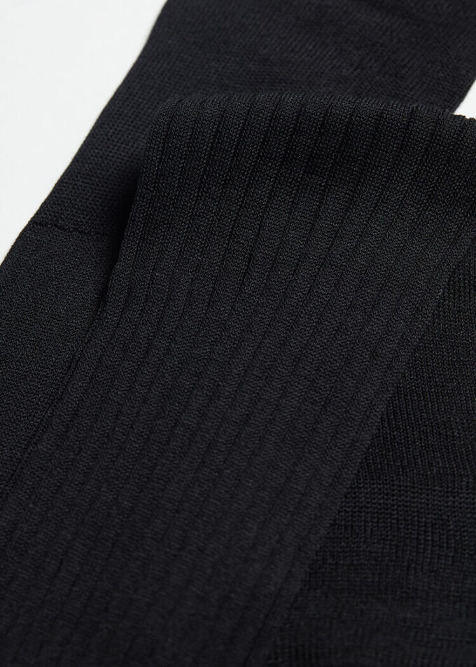 Lange Herrensocken aus Lisle-Garn mit Rippmuster