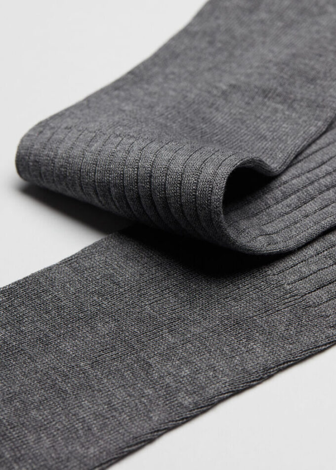 Lange Herrensocken aus Lisle-Garn mit Rippmuster