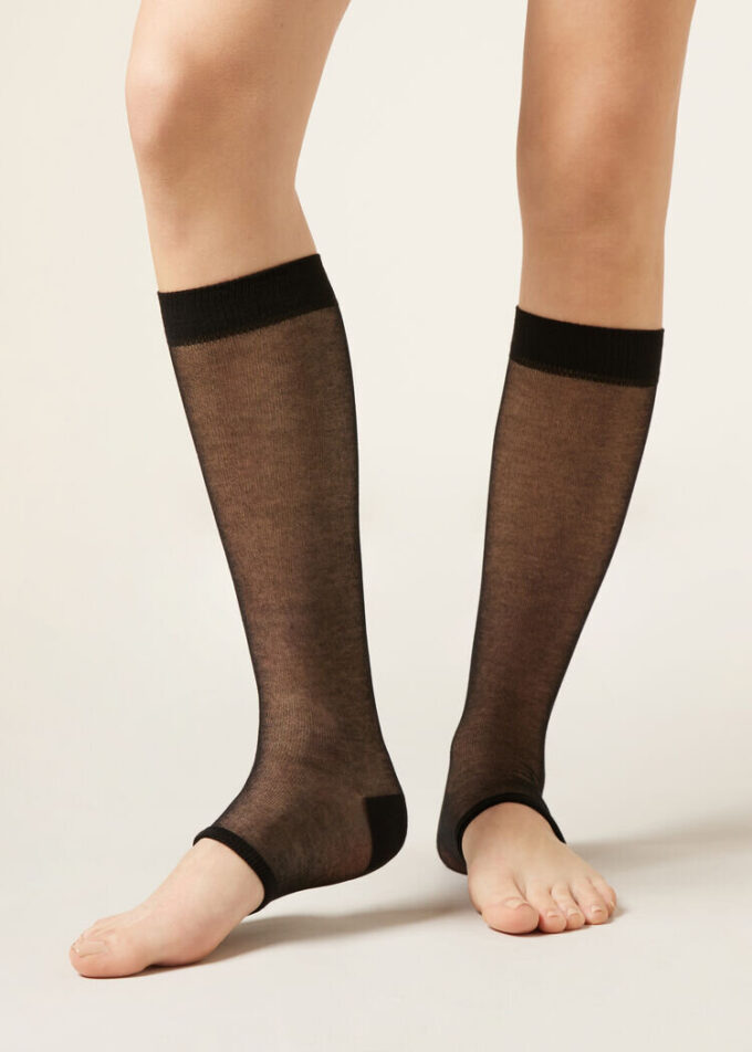 Lange Socken mit offener Spitze