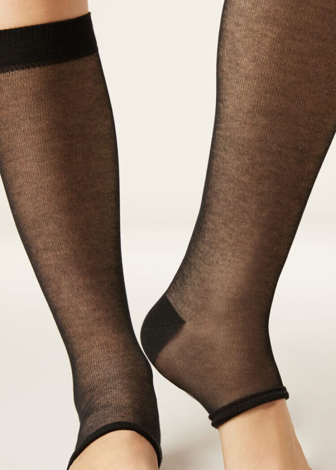 Lange Socken mit offener Spitze
