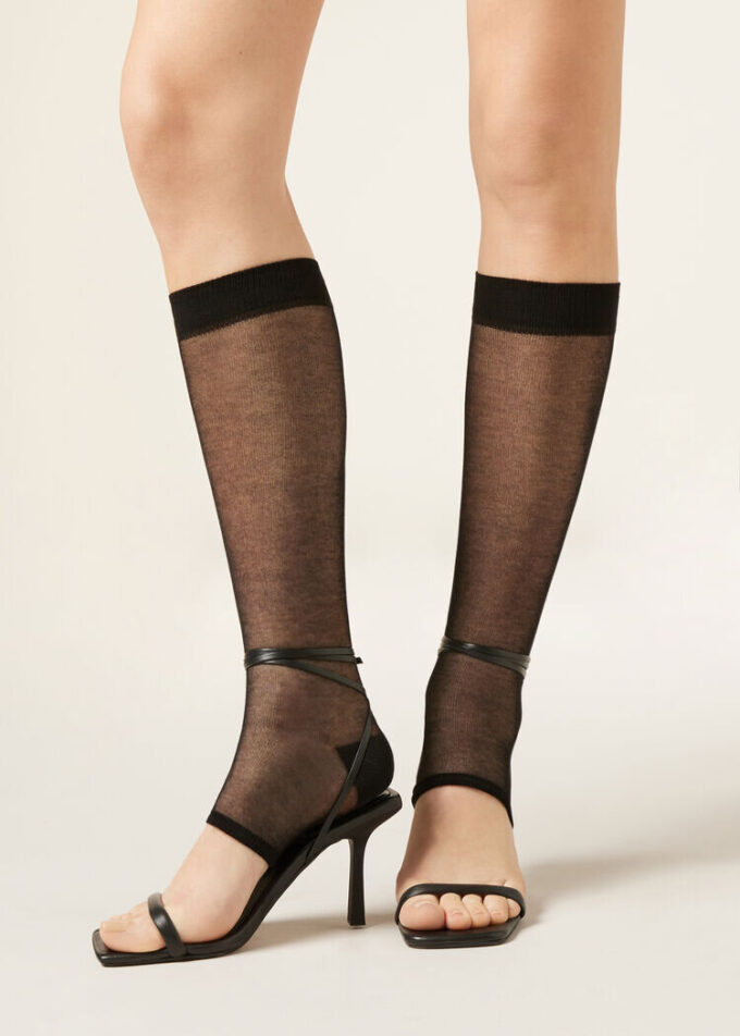 Lange Socken mit offener Spitze