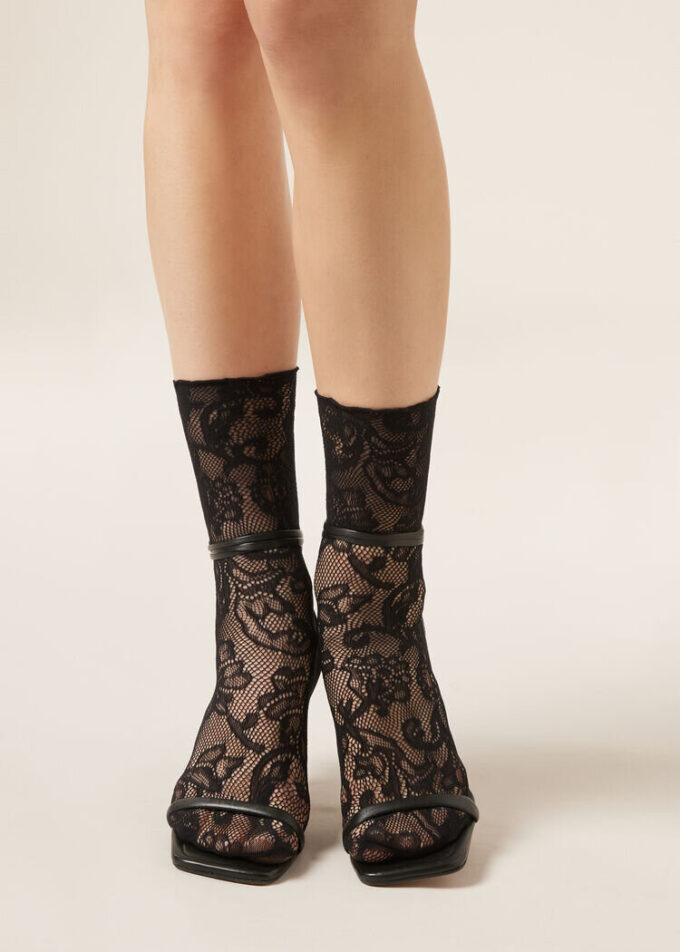 Socken mit Blumen-Spitzenmuster