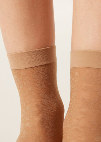 Socken mit Blumenmuster