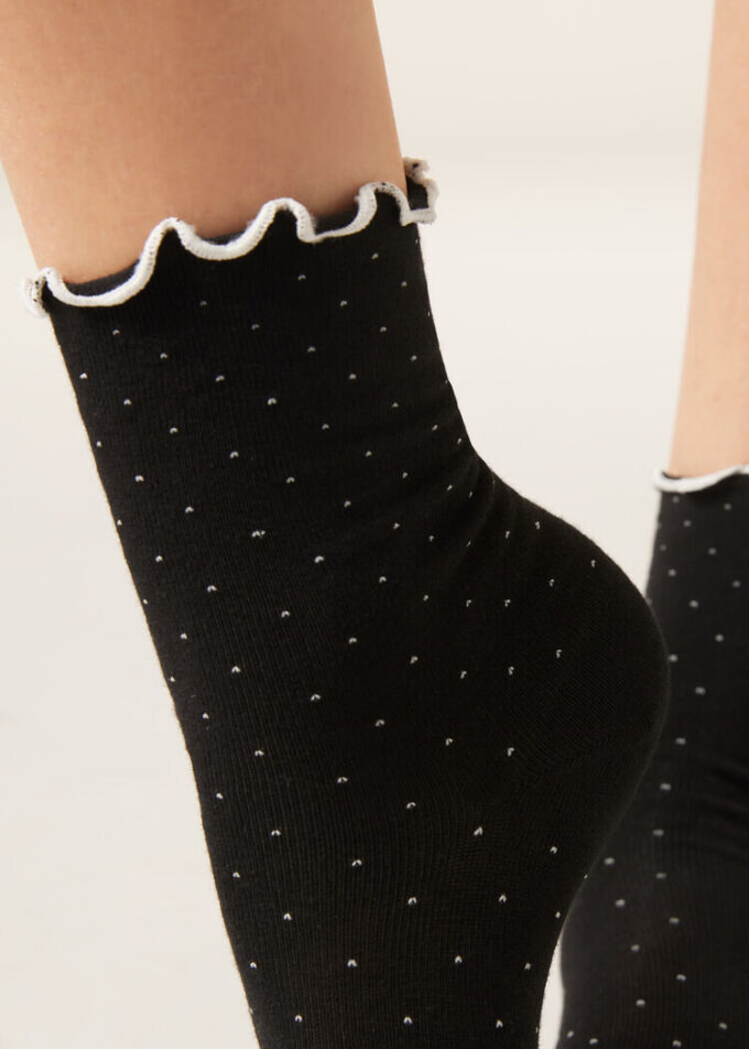 Socken mit Mikro-Punkten
