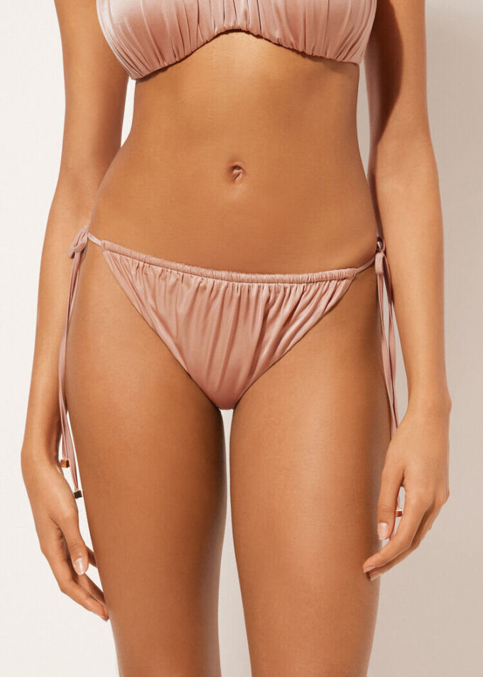 String-Bikinihose aus glänzendem Satin