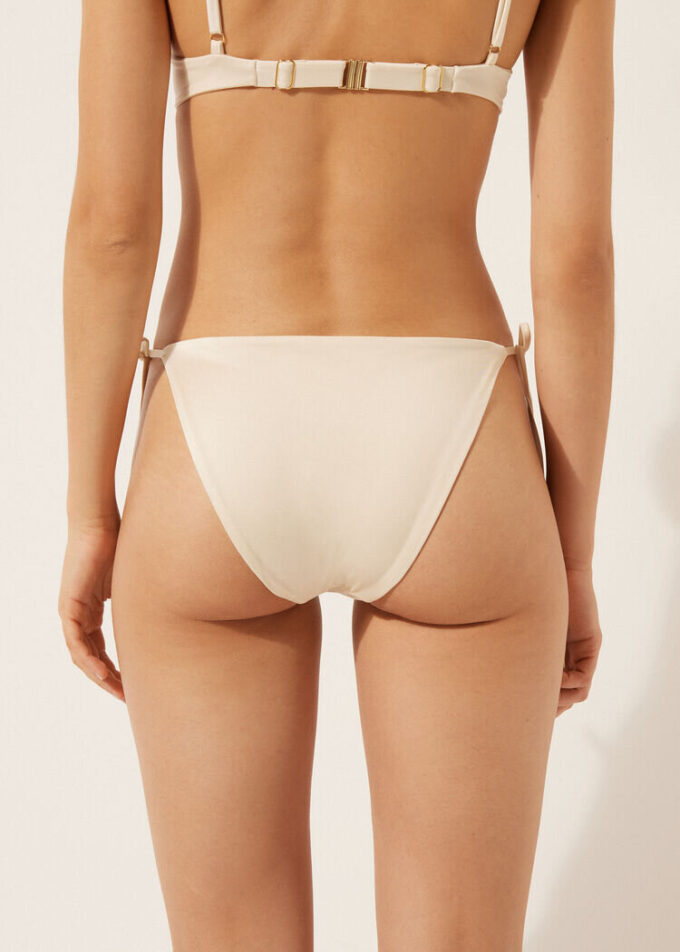 String-Bikinihose aus glänzendem Satin