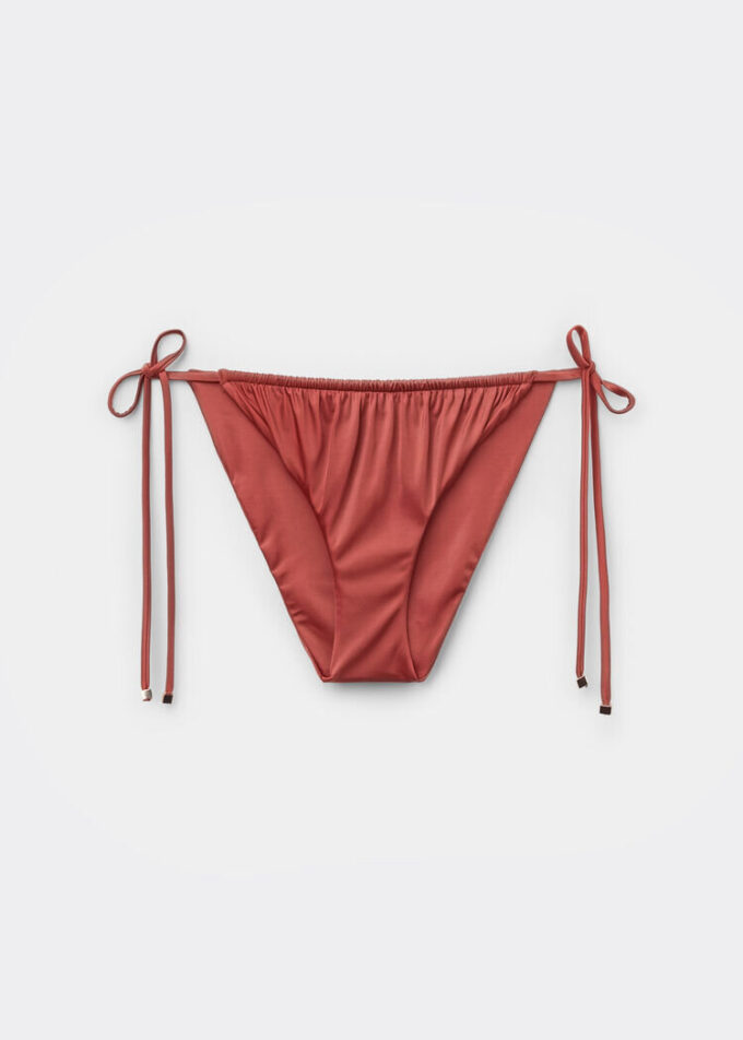 String-Bikinihose aus glänzendem Satin