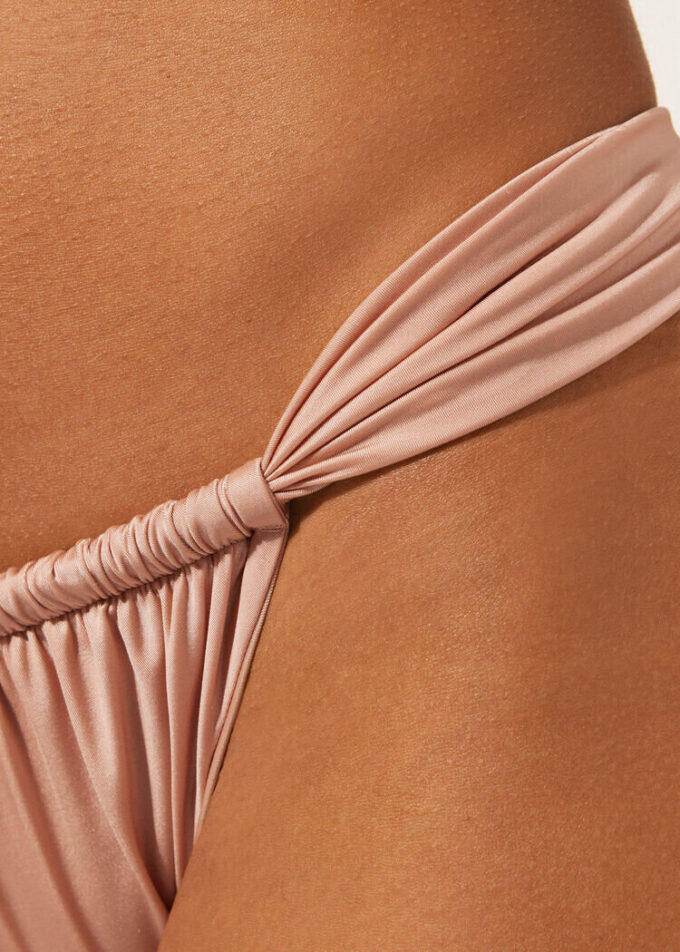 String-Bikinihose im Brazilian-Bikini-Stil aus glänzendem Satin
