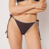 String-Bikinihose mit zweifarbiger Stickerei