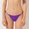 Tanga-Bikinihose in minimalistischem Schnitt Tanga-Bikinihose in minimalistischem Schnitt