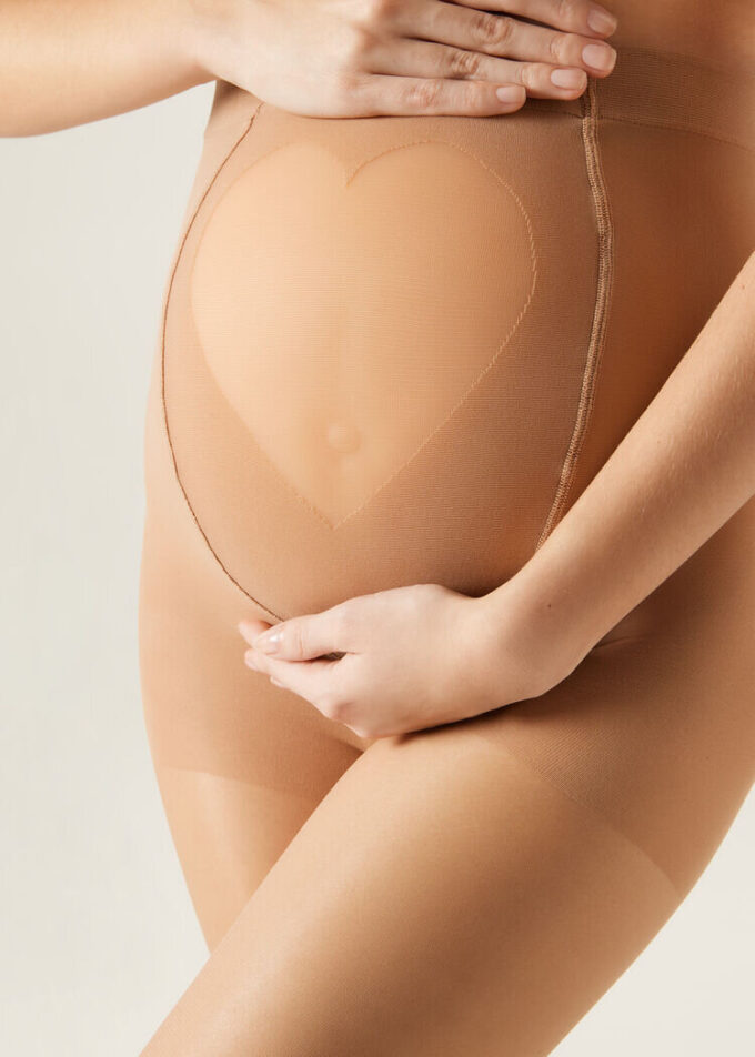 Transparente 20-Denier-Maternity-Strumpfhose mit durchsichtigem Herz
