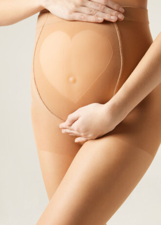 Transparente 20-Denier-Maternity-Strumpfhose mit durchsichtigem Herz