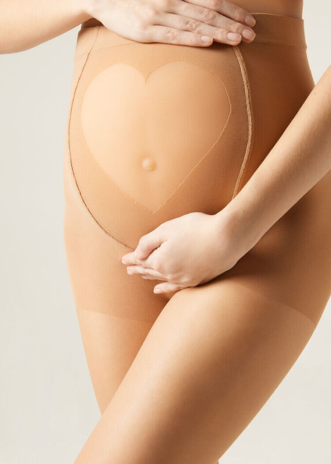 Transparente 20-Denier-Maternity-Strumpfhose mit durchsichtigem Herz Transparente 20-Denier-Maternity-Strumpfhose mit durchsichtigem Herz