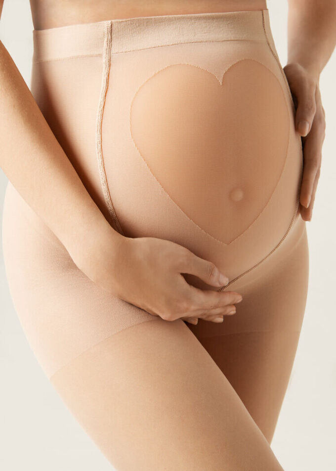 Transparente 20-Denier-Maternity-Strumpfhose mit durchsichtigem Herz