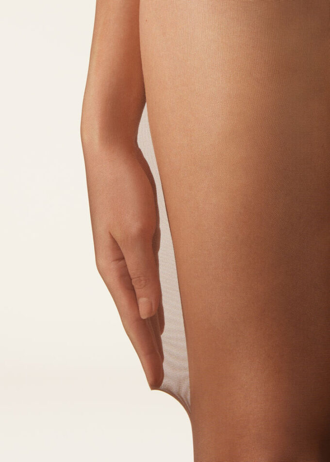 Transparente 30-Denier-Strumpfhose mit Control Top-Oberteil Transparente 30-Denier-Strumpfhose mit Control Top-Oberteil